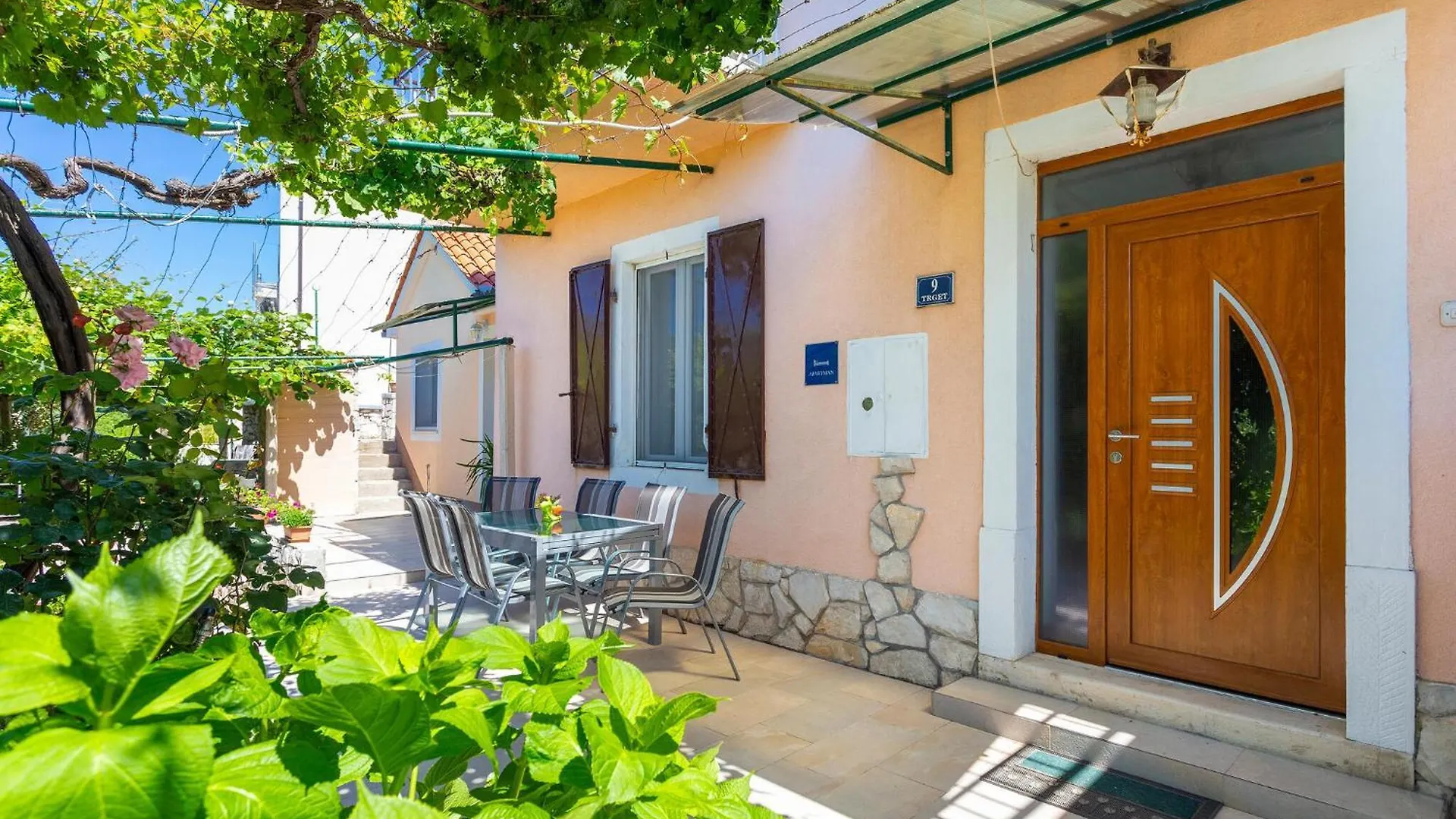 3 Bedroom Cozy Home In Trget 0*,