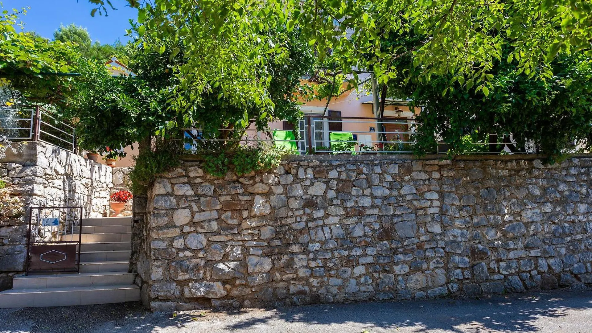 3 Bedroom Cozy Home In Trget Holiday home