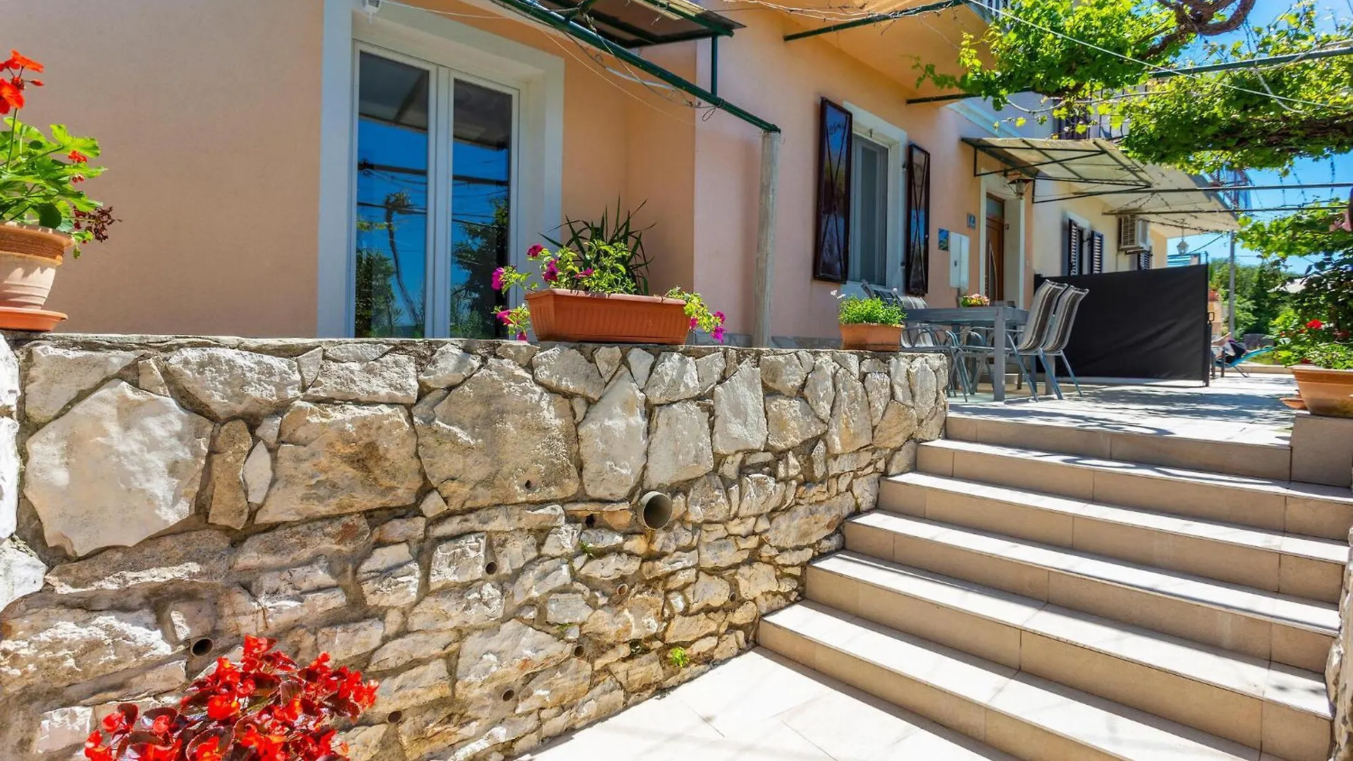 3 Bedroom Cozy Home In Trget
