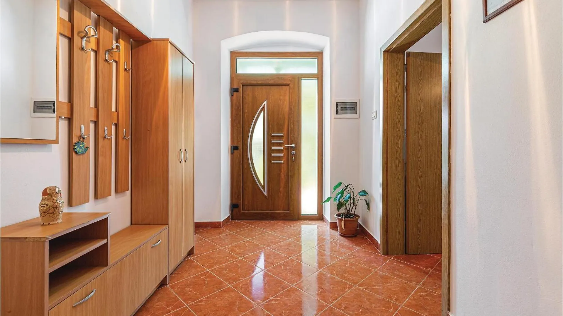 3 Bedroom Cozy Home In Trget