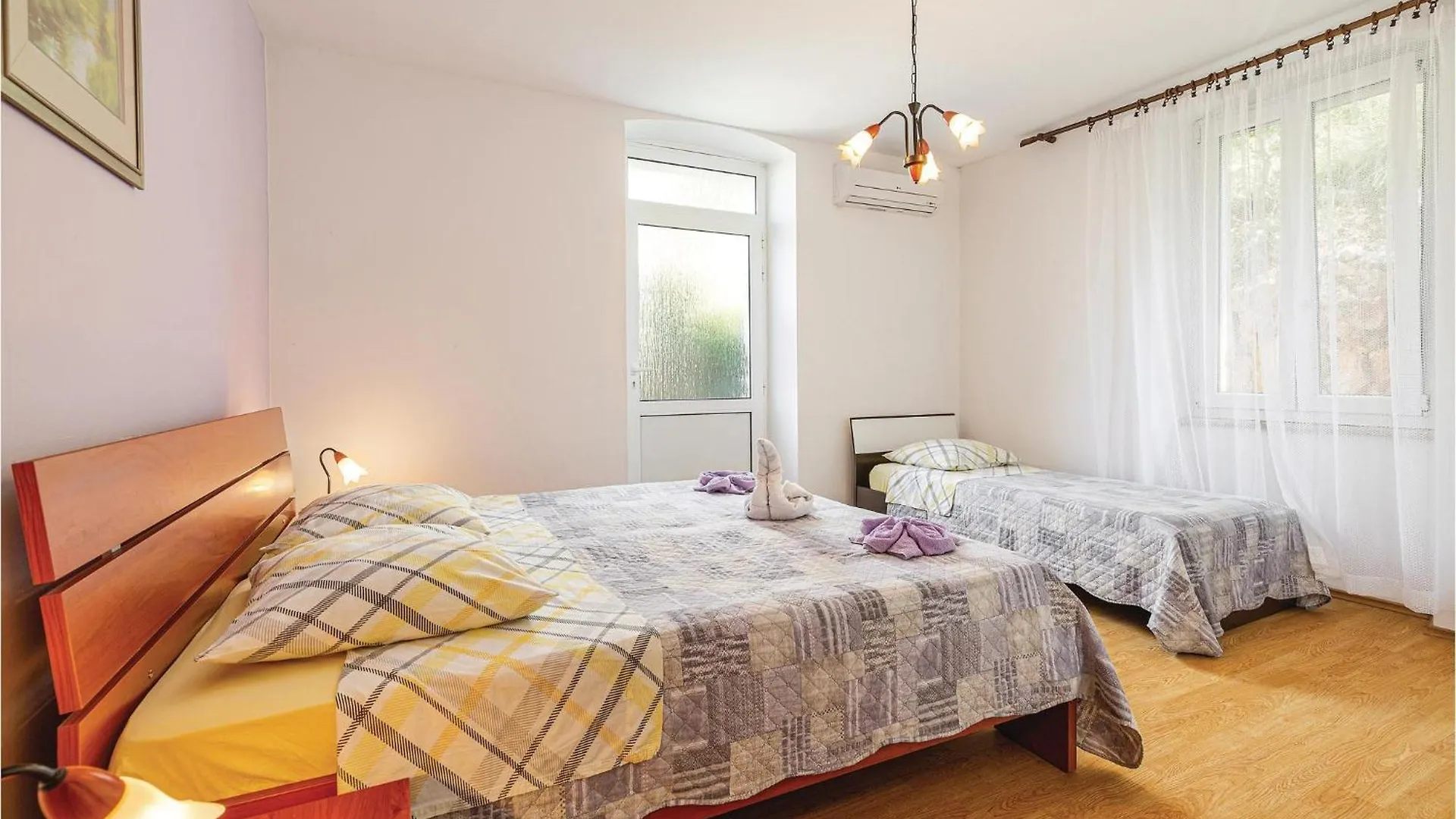 3 Bedroom Cozy Home In Trget 0*,